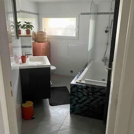 Holiday home Maison De Calme Lumineuse Proche Gare